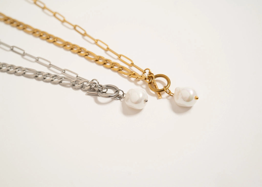 18K Gold Pvd Toggle Clasp Freshwater Pearl Charm Necklace